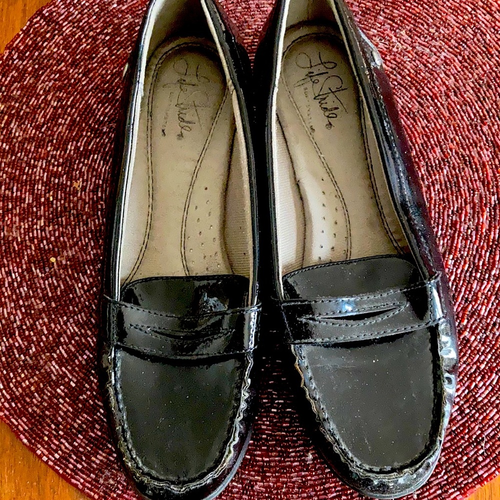 life stride vegan patent leather loafers 8.5